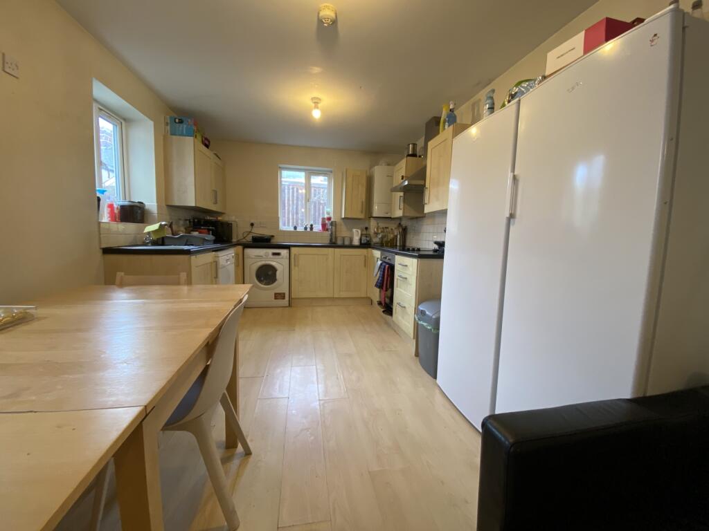 6 bed Mid Terraced House for rent in Cardiff. From CPS Homes - Cardiff 6 bed Mid Terraced House for rent in Cardiff. From CPS Homes - Cardiff