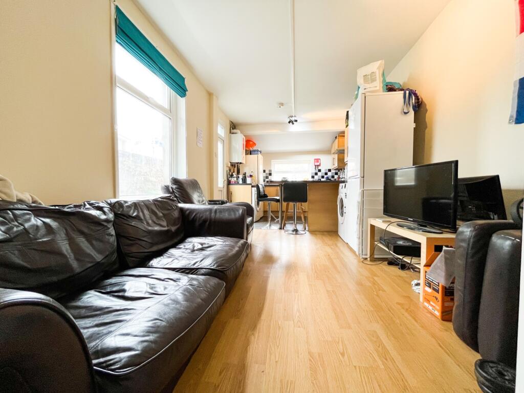 5 bed Mid Terraced House for rent in Cardiff. From CPS Homes - Cardiff 5 bed Mid Terraced House for rent in Cardiff. From CPS Homes - Cardiff