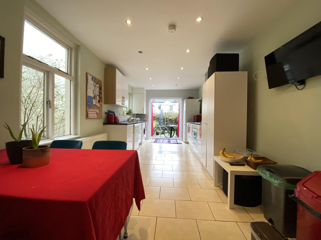 4 bed Mid Terraced House for rent in Cardiff. From CPS Homes - Cardiff