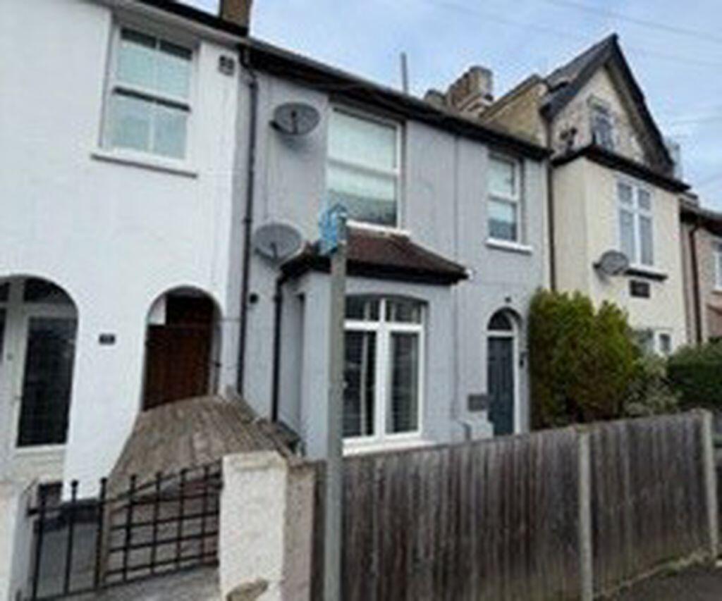 2 bed House (unspecified) for rent in Worcester Park. From Cromwells Estate Agents - Cheam - Sales