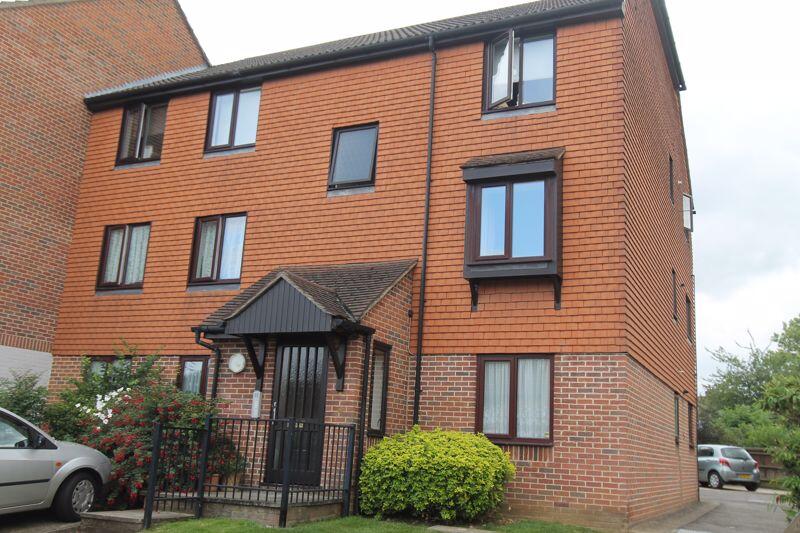 1 bed 1st Floor Flat for rent in Stoneleigh. From Cromwells Estate Agents - Cheam - Sales 1 bed 1st Floor Flat for rent in Stoneleigh. From Cromwells Estate Agents - Cheam - Sales