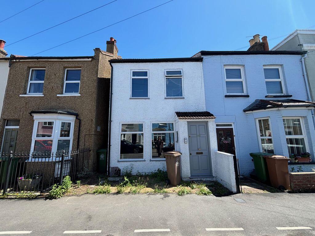 4 bed Detached for rent in Worcester Park. From Cromwells Estate Agents - Cheam - Sales