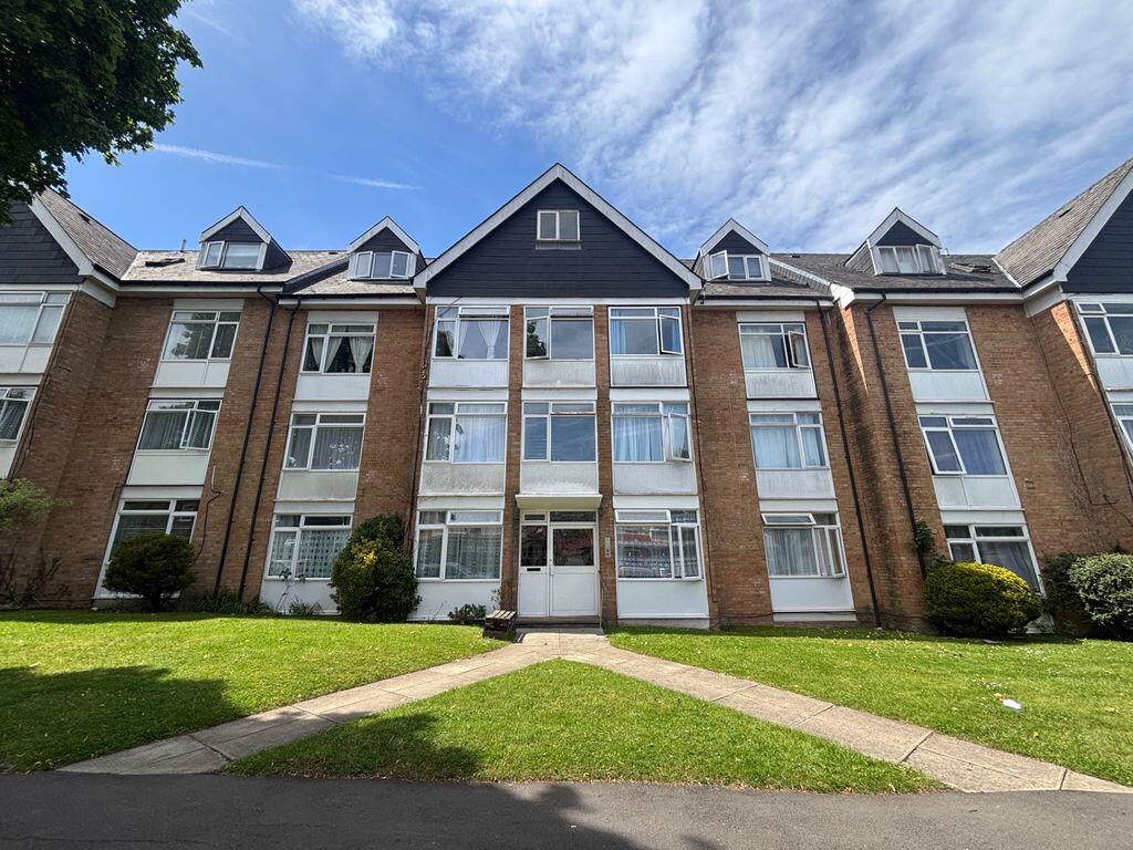 4 bed Detached for rent in Worcester Park. From Cromwells Estate Agents - Cheam - Sales