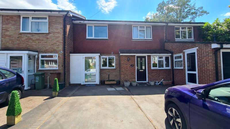 2 bed Mid Terraced House for rent in Stoneleigh. From Cromwells Estate Agents - Cheam - Sales