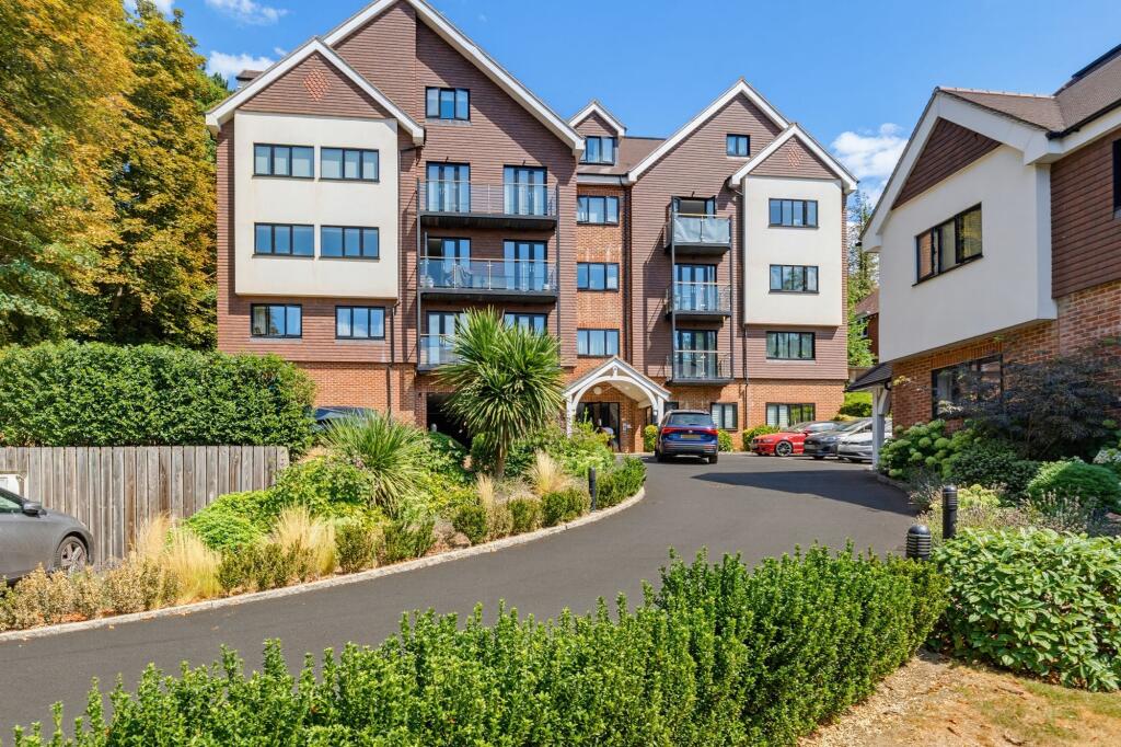 2 bed Apartment for rent in Purley. From Cromwells Estate Agents - Cheam - Sales 2 bed Apartment for rent in Purley. From Cromwells Estate Agents - Cheam - Sales