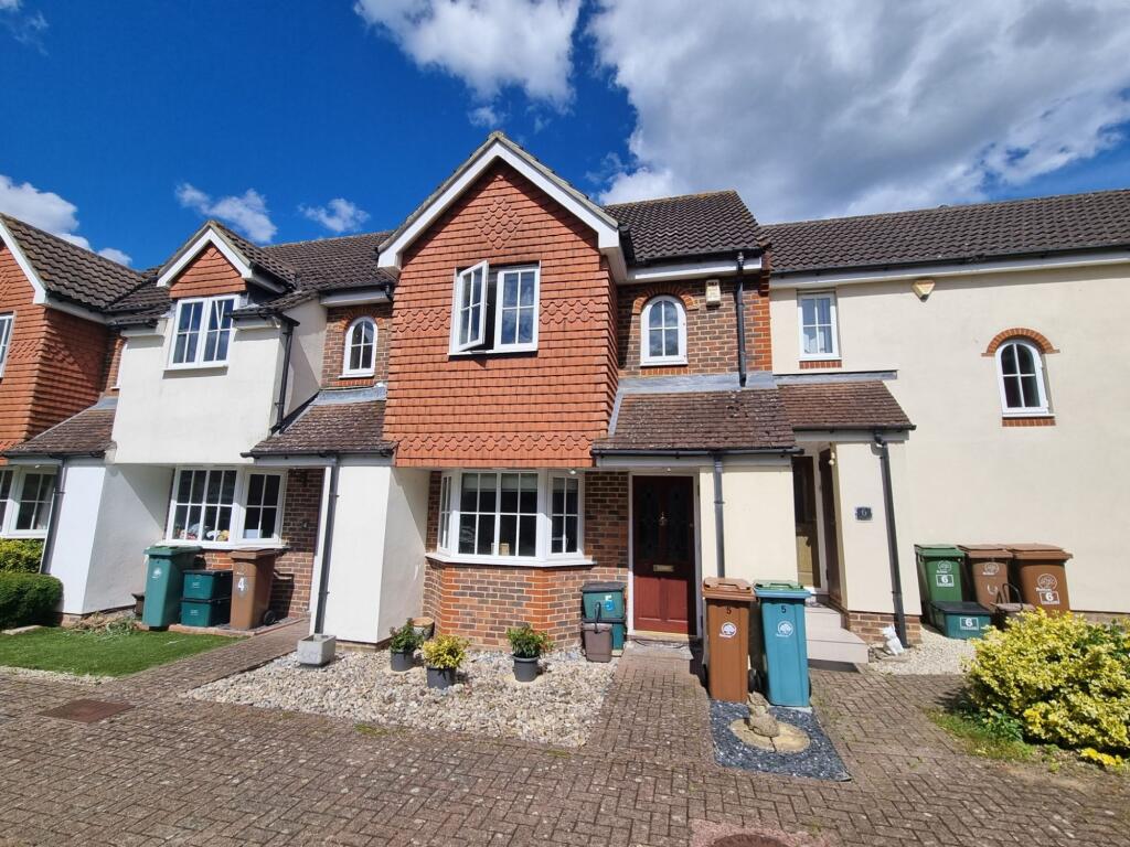 2 bed Mid Terraced House for rent in Stoneleigh. From Cromwells Estate Agents - Cheam - Sales