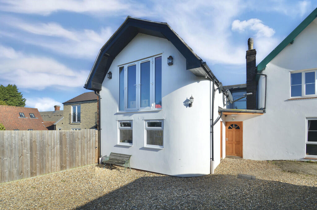 3 bed 1st Floor Flat for rent in Ashley. From David Burr Estate Agents - Newmarket