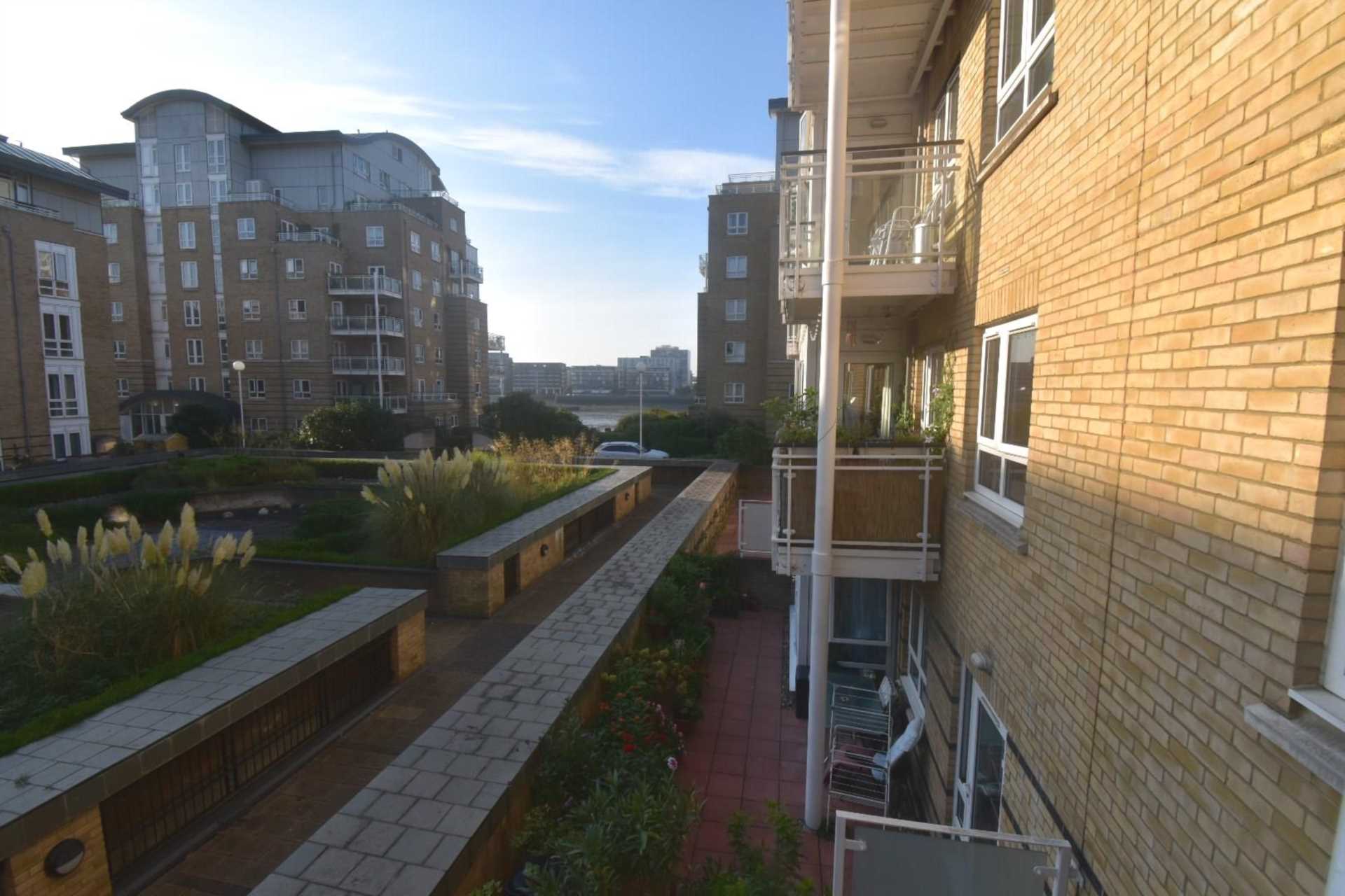 2 bed Flat for rent in London. From Evolution Estates - Medway