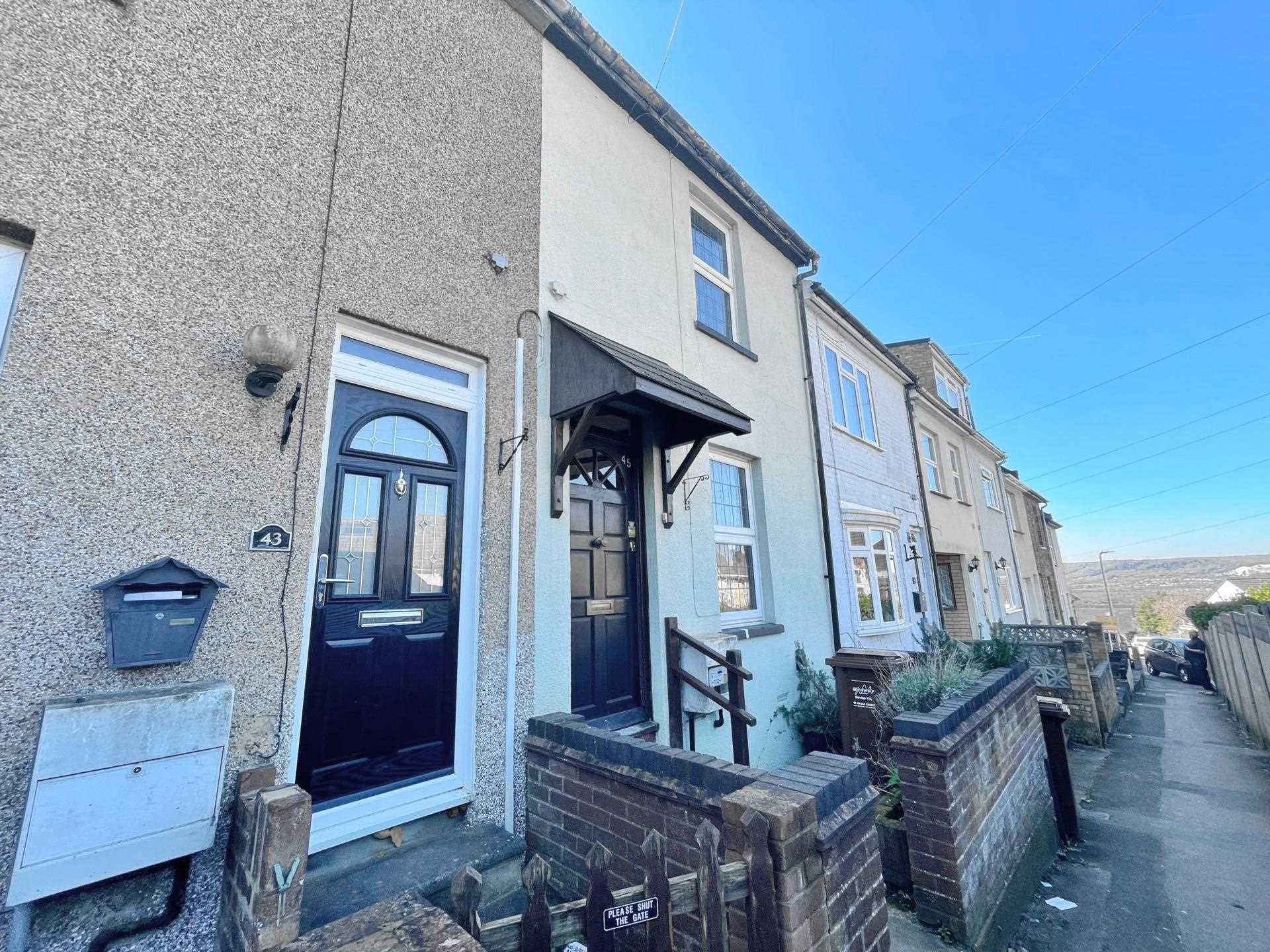 2 bed Mid Terraced House for rent in Rochester. From Evolution Estates - Medway 2 bed Mid Terraced House for rent in Rochester. From Evolution Estates - Medway