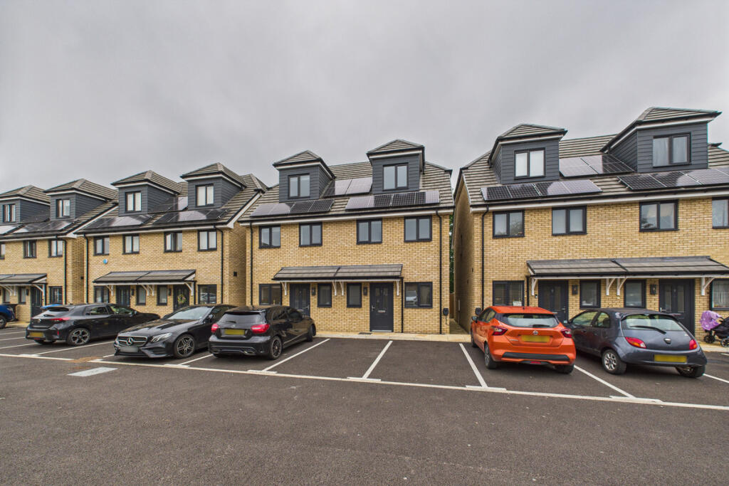 3 bed Semi Detached for rent in Hemel Hempstead. From David Doyle Estate Agents - Boxmoor