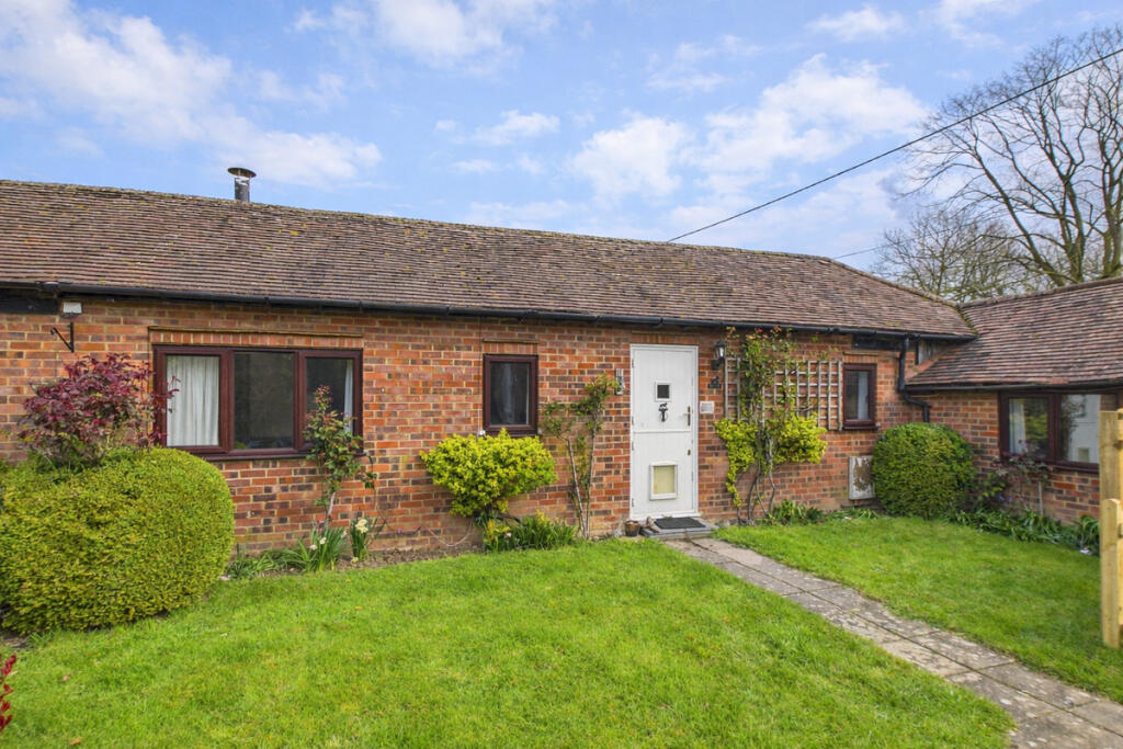 2 bed Bungalow for rent in High Wycombe. From David Doyle Estate Agents - Boxmoor 2 bed Bungalow for rent in High Wycombe. From David Doyle Estate Agents - Boxmoor