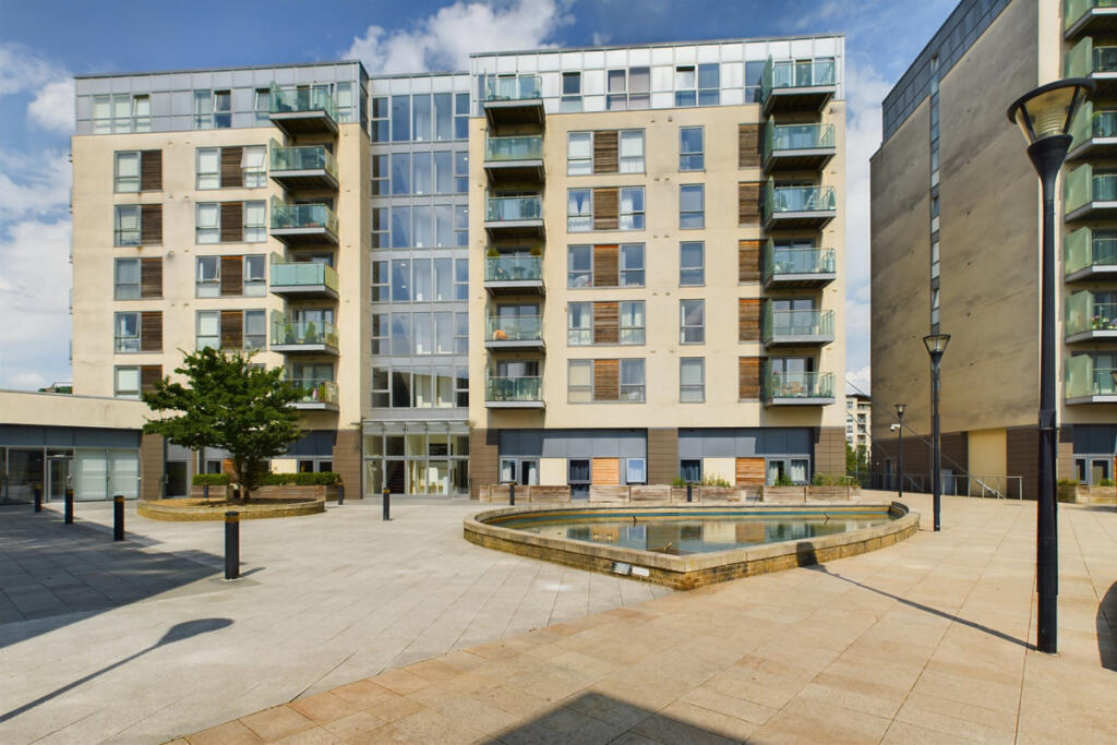 2 bed Apartment for rent in Hemel Hempstead. From David Doyle Estate Agents - Boxmoor