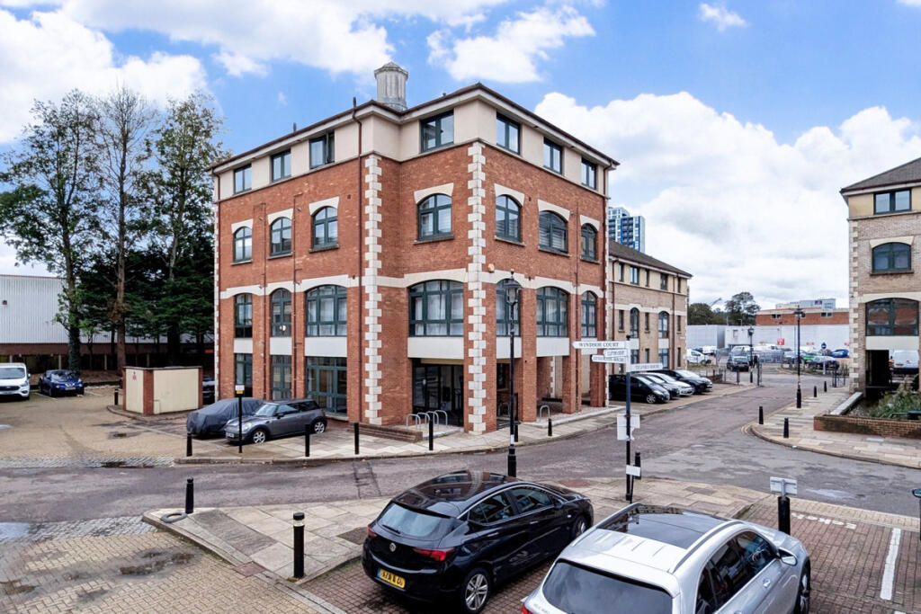 2 bed Apartment for rent in Pimlico. From David Doyle Estate Agents - Boxmoor 2 bed Apartment for rent in Pimlico. From David Doyle Estate Agents - Boxmoor