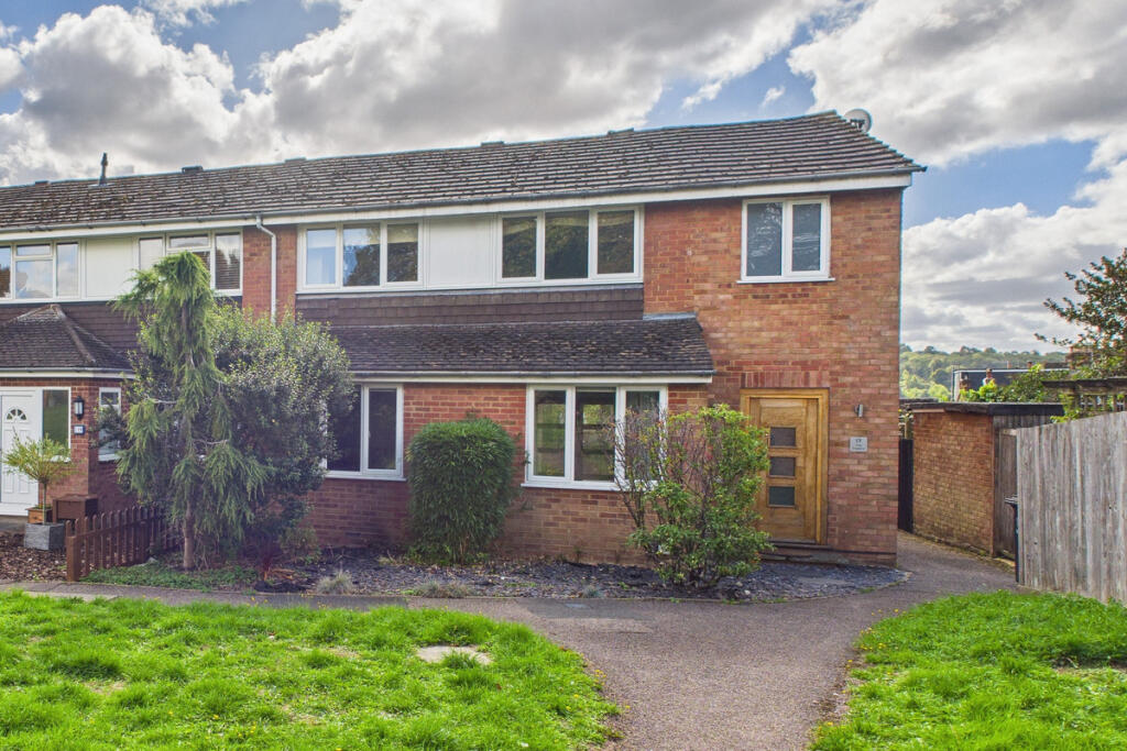4 bed End of Terrace for rent in Hemel Hempstead. From David Doyle Estate Agents - Boxmoor