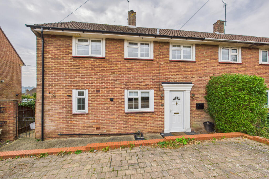 3 bed Semi Detached for rent in Hemel Hempstead. From David Doyle Estate Agents - Boxmoor 3 bed Semi Detached for rent in Hemel Hempstead. From David Doyle Estate Agents - Boxmoor