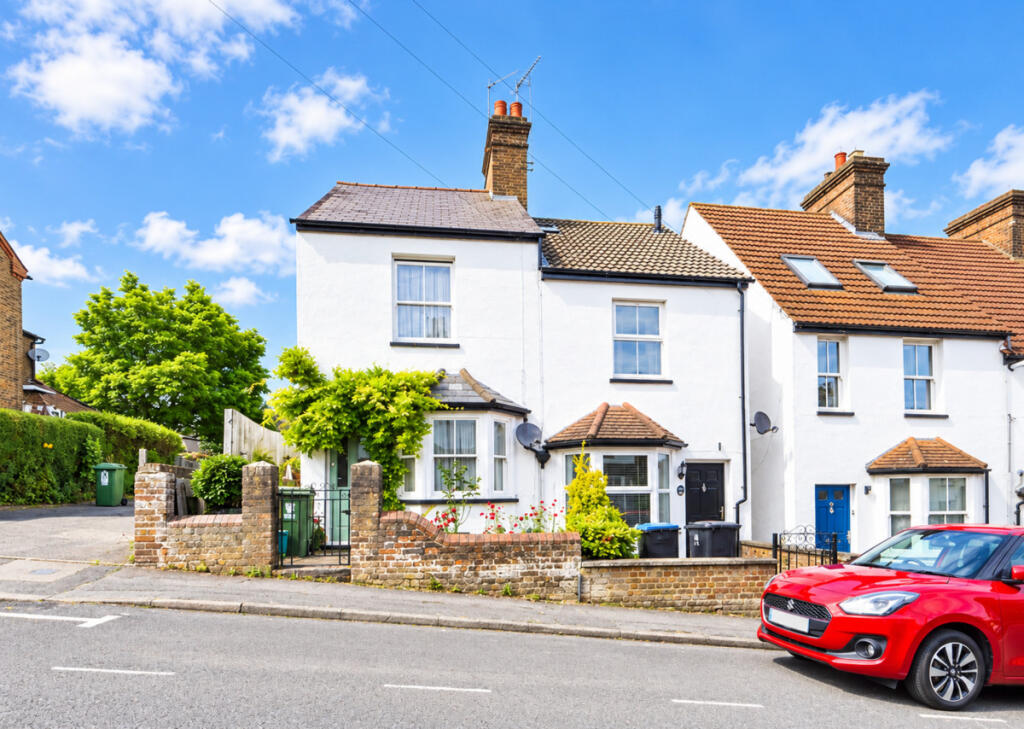 3 bed Semi Detached for rent in Hemel Hempstead. From David Doyle Estate Agents - Boxmoor