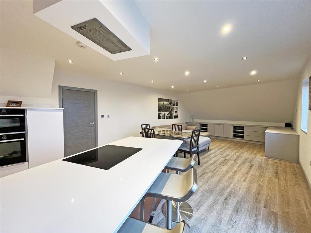 2 bed Duplex for rent in Nottingham. From David James Estate Agents - Mapperley 2 bed Duplex for rent in Nottingham. From David James Estate Agents - Mapperley