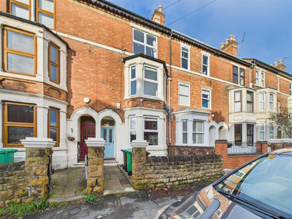 4 bed Town House for rent in Nottingham. From David James Estate Agents - Mapperley