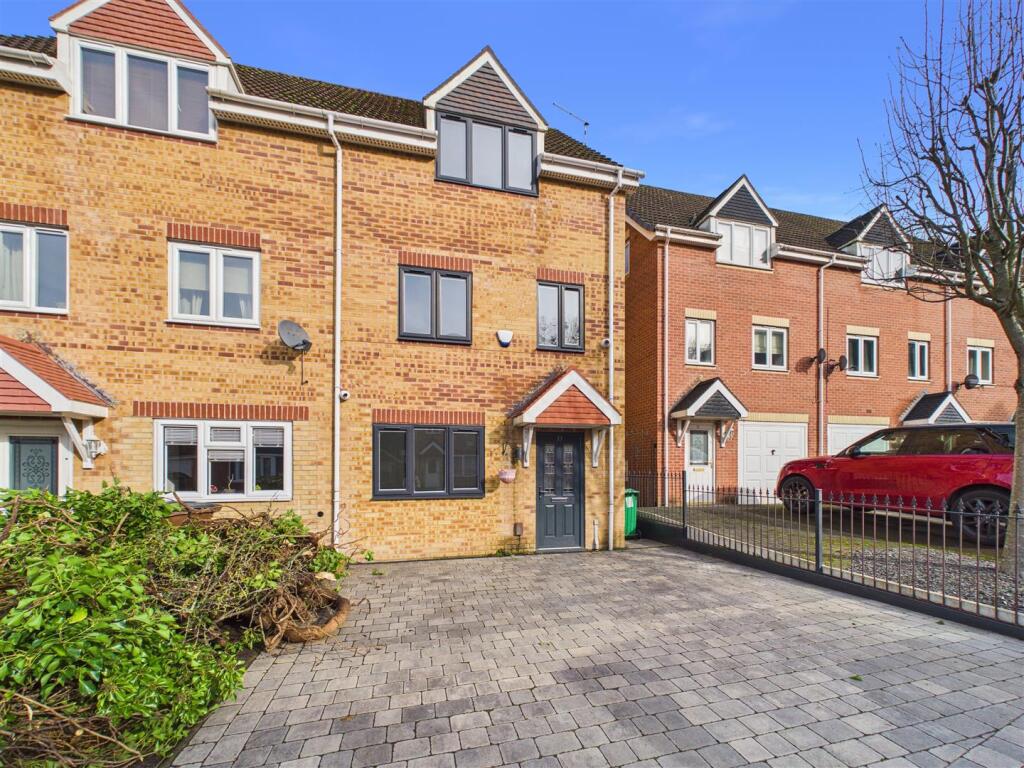 3 bed Detached for rent in Nottingham. From David James Estate Agents - Mapperley