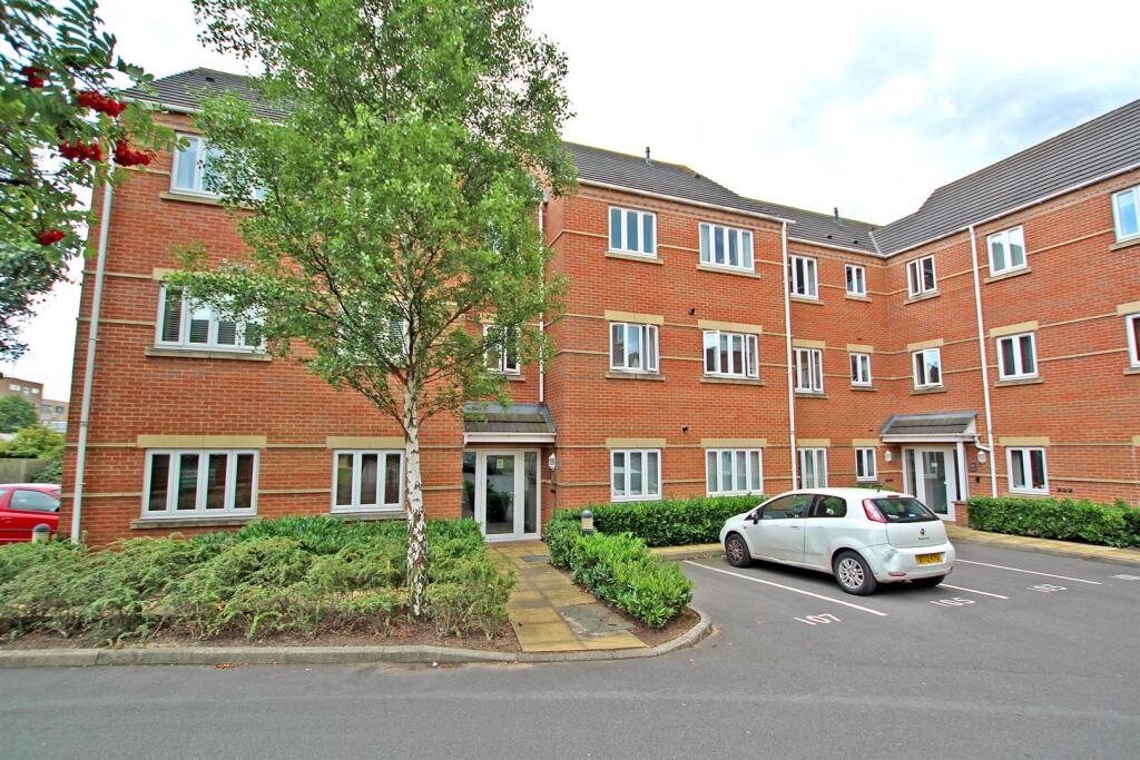 2 bed Apartment for rent in Nottingham. From David James Estate Agents - Mapperley