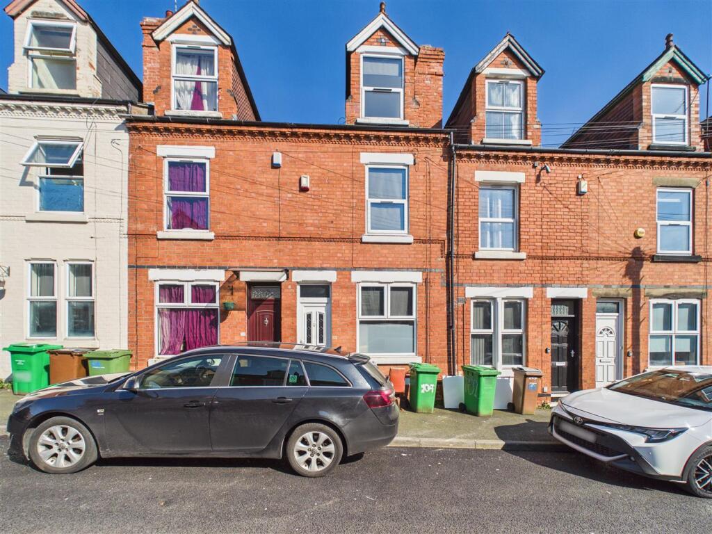 4 bed Mid Terraced House for rent in Nottingham. From David James Estate Agents - Mapperley 4 bed Mid Terraced House for rent in Nottingham. From David James Estate Agents - Mapperley