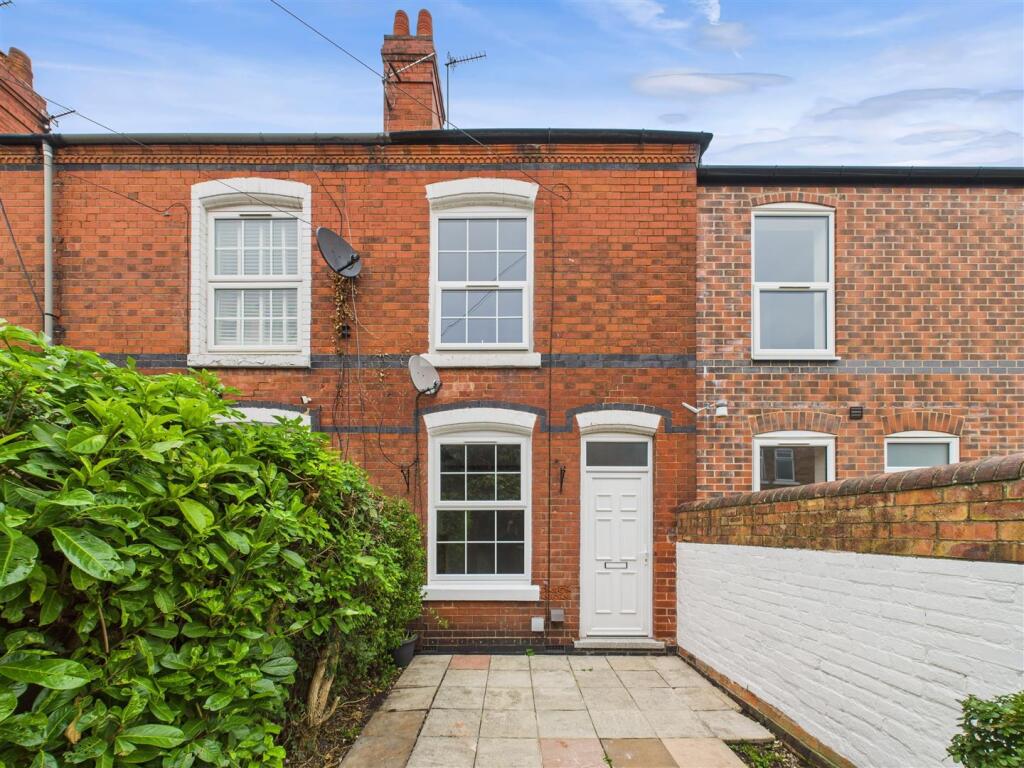 2 bed Mid Terraced House for rent in Nottingham. From David James Estate Agents - Mapperley