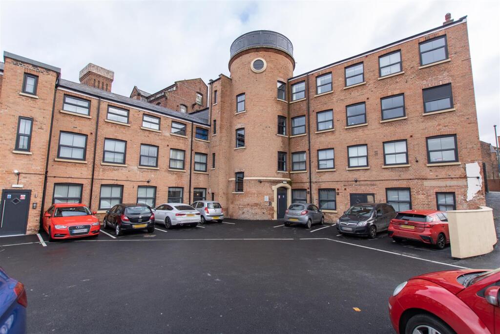 2 bed Apartment for rent in Nottingham. From David James Estate Agents - Mapperley