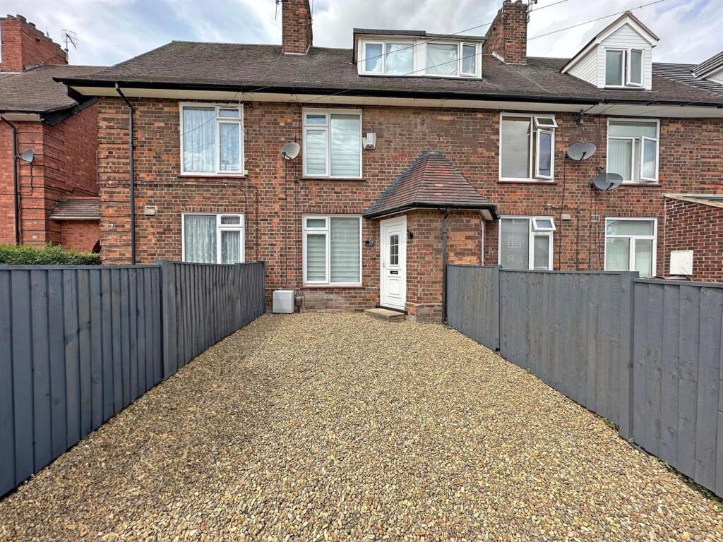 3 bed Mid Terraced House for rent in Arnold. From David James Estate Agents - Mapperley
