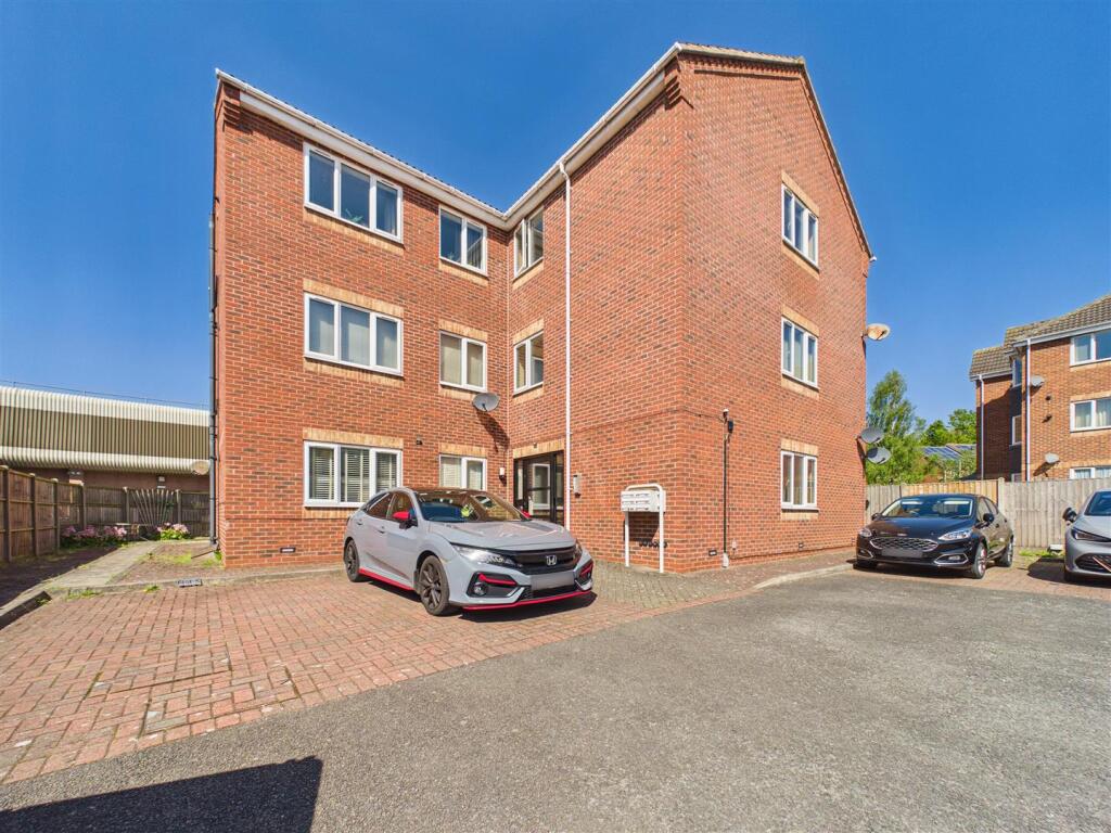 1 bed Apartment for rent in Nottingham. From David James Estate Agents - Mapperley