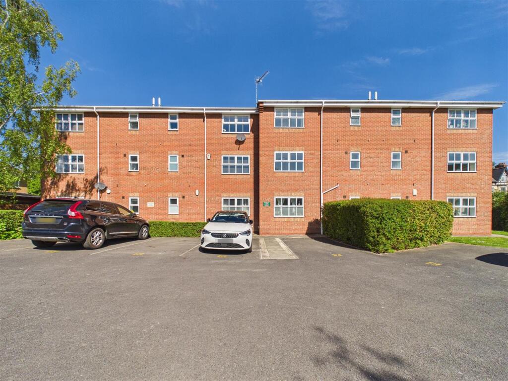 1 bed 1st Floor Flat for rent in Nottingham. From David James Estate Agents - Mapperley
