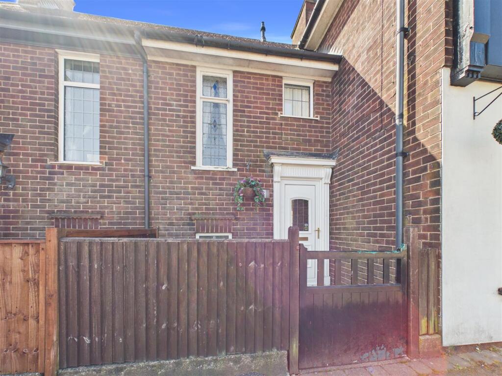 2 bed Duplex for rent in Sutton in Ashfield. From David James Estate Agents - Mapperley