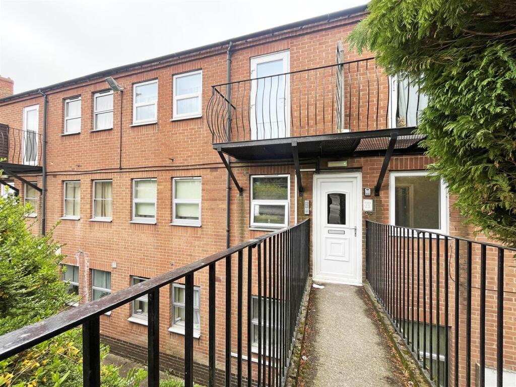 2 bed 1st Floor Flat for rent in Nottingham. From David James Estate Agents - Mapperley