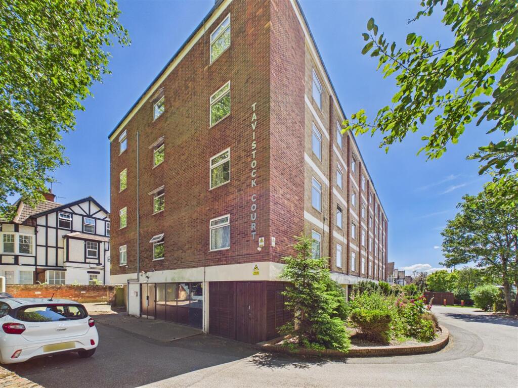 4 bed Studio for rent in Arnold. From David James Estate Agents - Mapperley