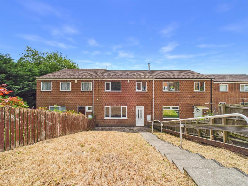 3 bed Mid Terraced House for rent in Arnold. From David James Estate Agents - Mapperley