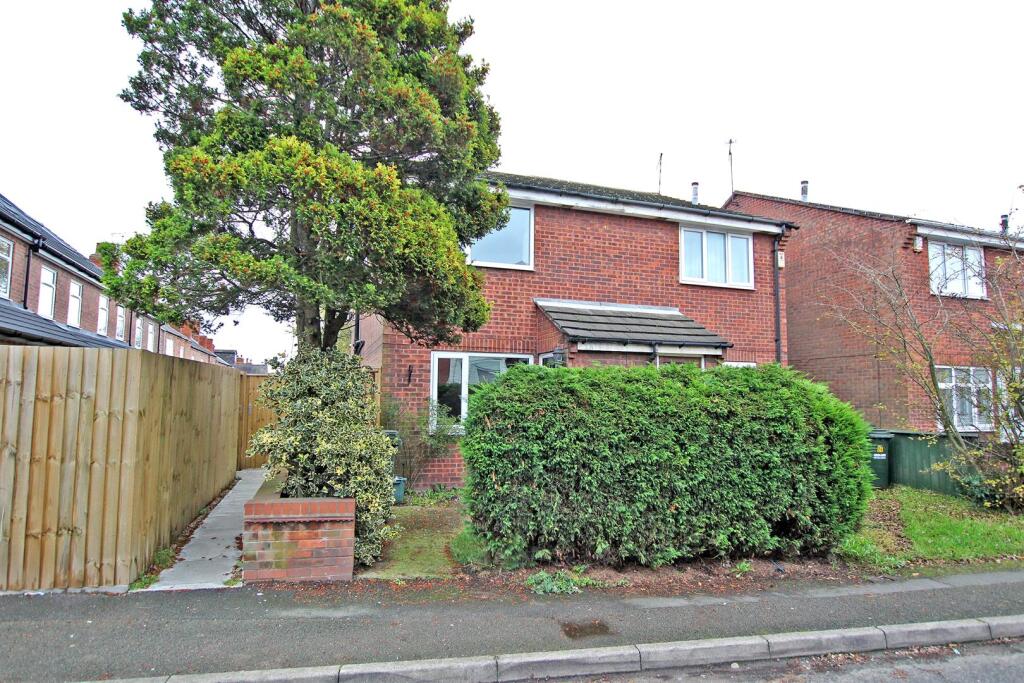 2 bed Town House for rent in Arnold. From David James Estate Agents - Mapperley