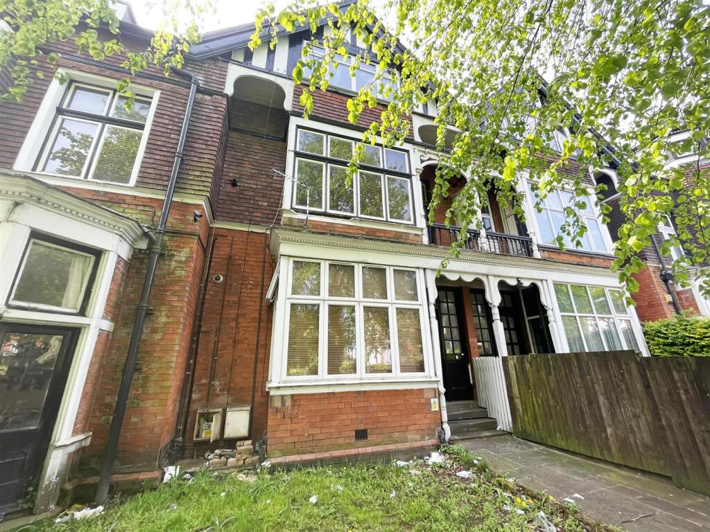 1 bed 1st Floor Flat for rent in Nottingham. From David James Estate Agents - Mapperley