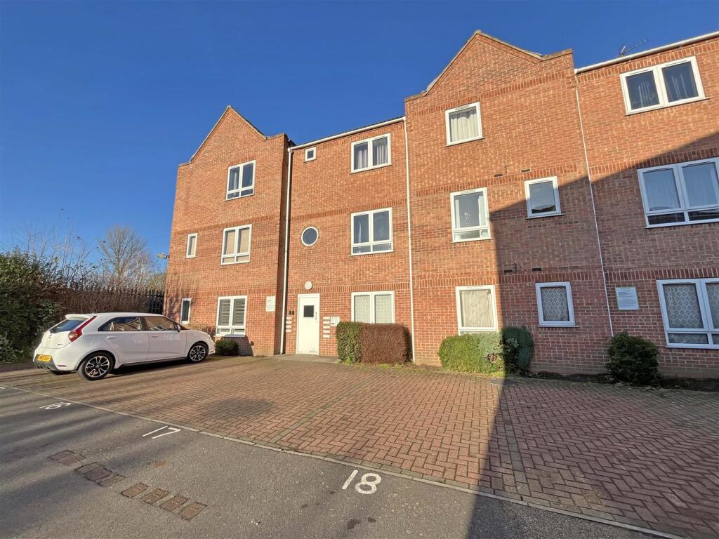 2 bed 1st Floor Flat for rent in Nottingham. From David James Estate Agents - Mapperley