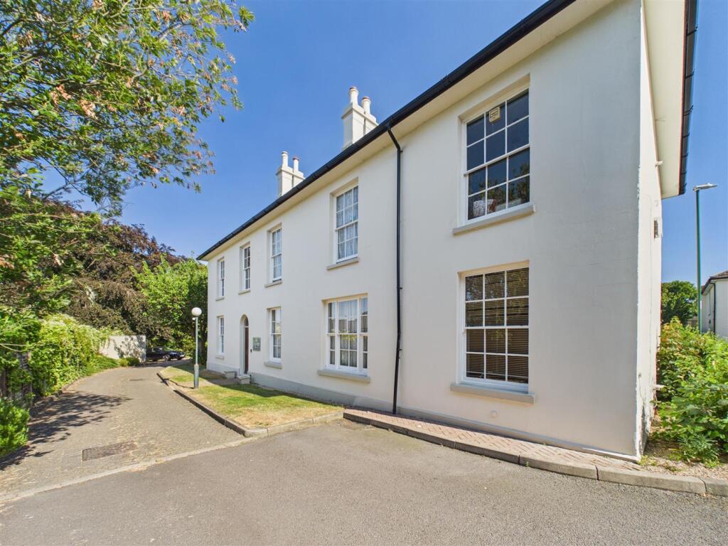 2 bed Apartment for rent in Arnold. From David James Estate Agents - Mapperley