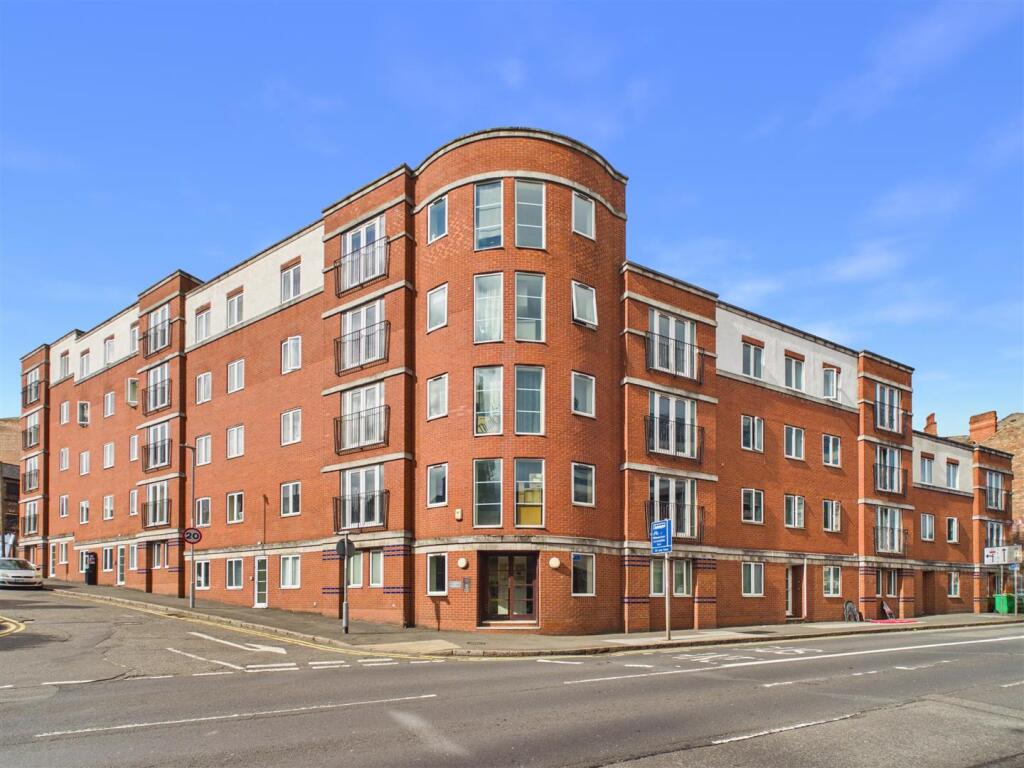 2 bed Apartment for rent in Nottingham. From David James Estate Agents - Mapperley