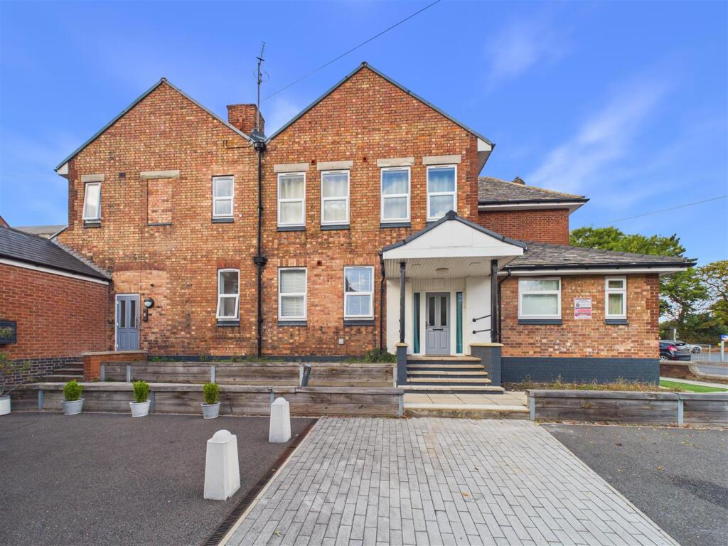 2 bed Apartment for rent in Nottingham. From David James Estate Agents - Mapperley