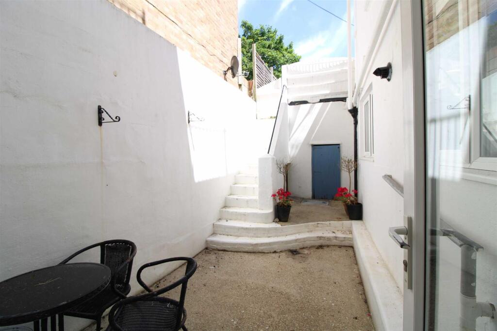 2 bed 1st Floor Flat for rent in Seaford. From David Jordan - Seaford