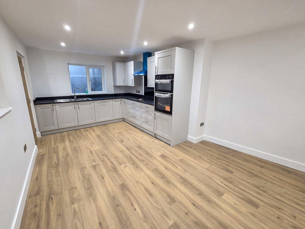 1 bed 1st Floor Flat for rent in Caerphilly. From Diamonds - Caerphilly