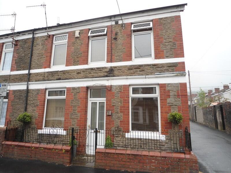3 bed Mid Terraced House for rent in Caerphilly. From Diamonds - Caerphilly
