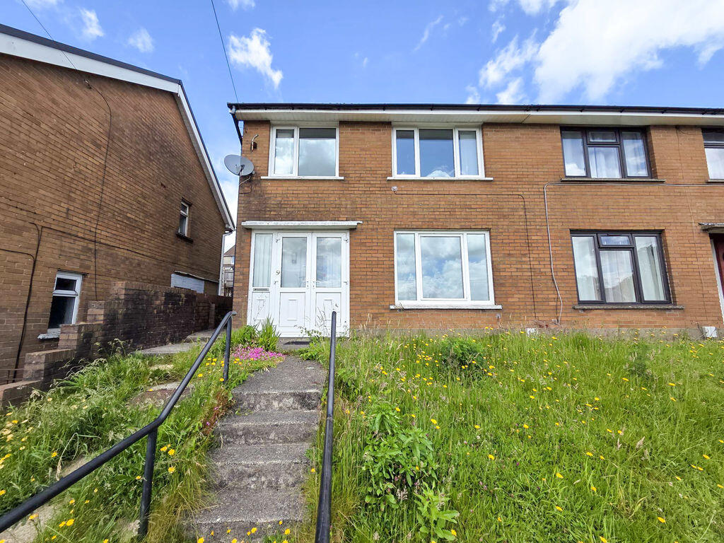 3 bed Semi Detached for rent in Caerphilly. From Diamonds - Caerphilly