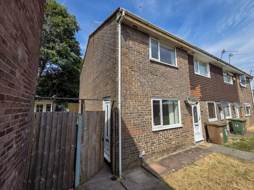 2 bed Mid Terraced House for rent in Bedwas. From Diamonds - Caerphilly