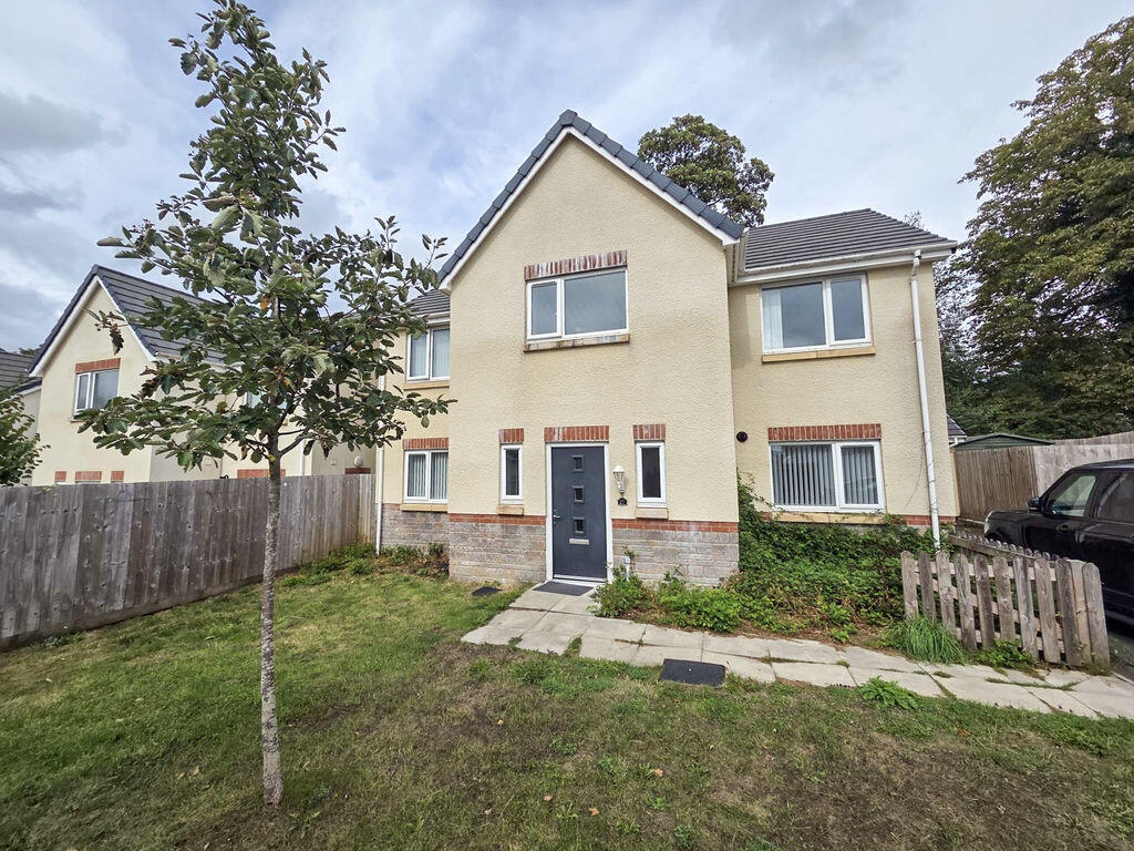 4 bed Detached for rent in Blackwood. From Diamonds - Caerphilly 4 bed Detached for rent in Blackwood. From Diamonds - Caerphilly