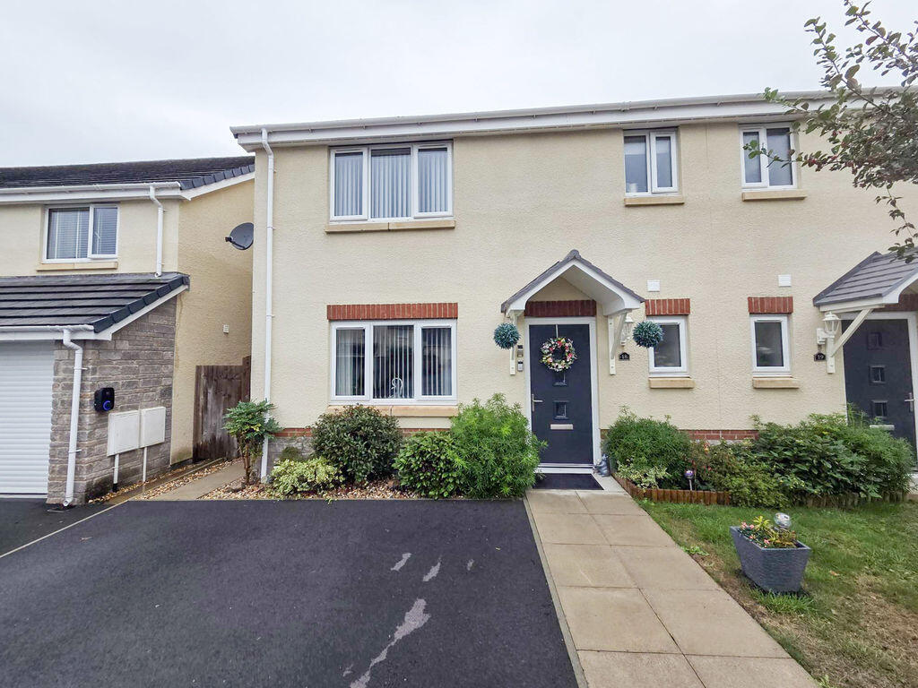 3 bed Semi Detached for rent in Blackwood. From Diamonds - Caerphilly 3 bed Semi Detached for rent in Blackwood. From Diamonds - Caerphilly