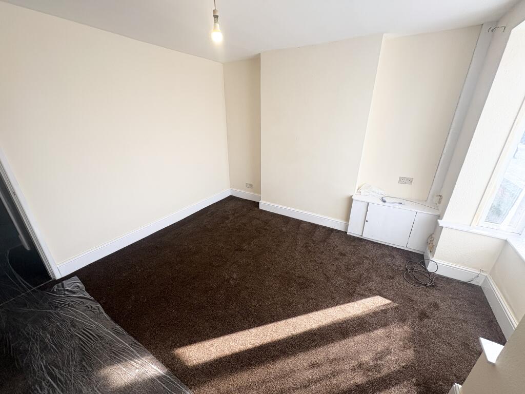 3 bed Mid Terraced House for rent in Smethwick. From Dixons Lettings - Bearwood