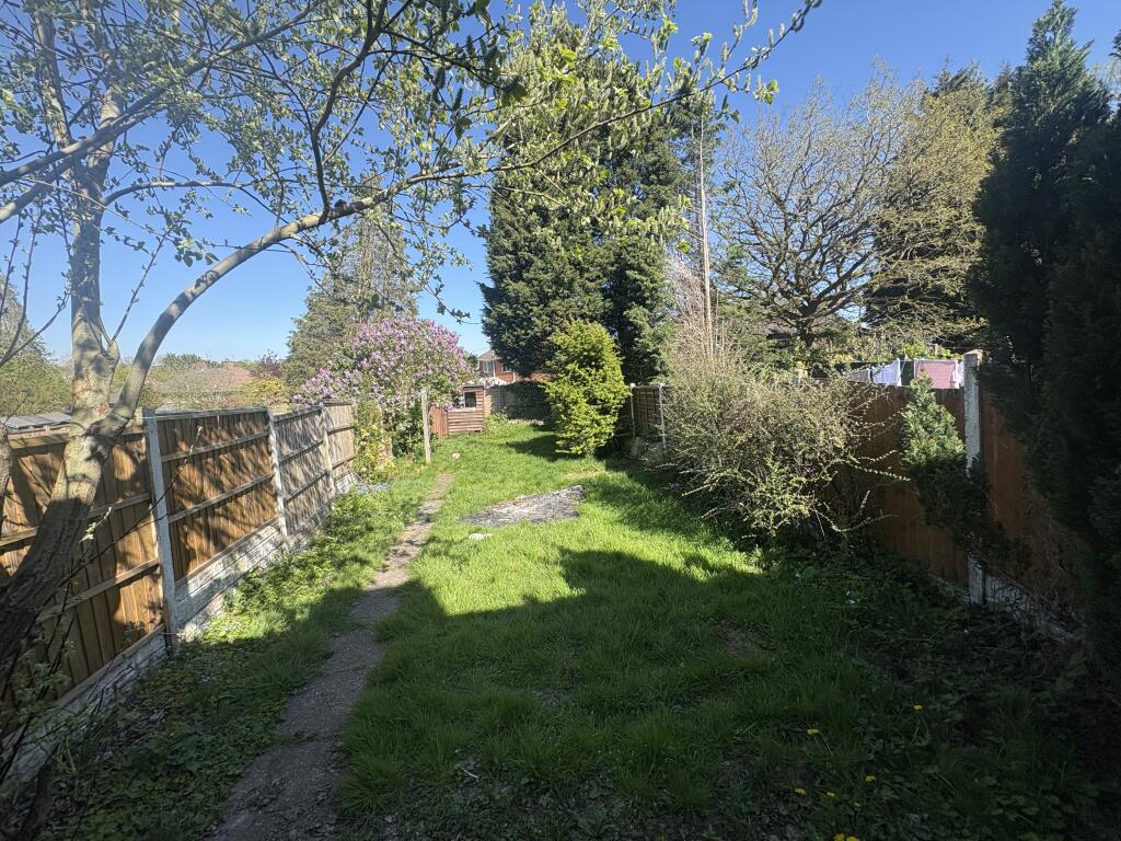 3 bed Detached for rent in Smethwick. From Dixons Lettings - Bearwood