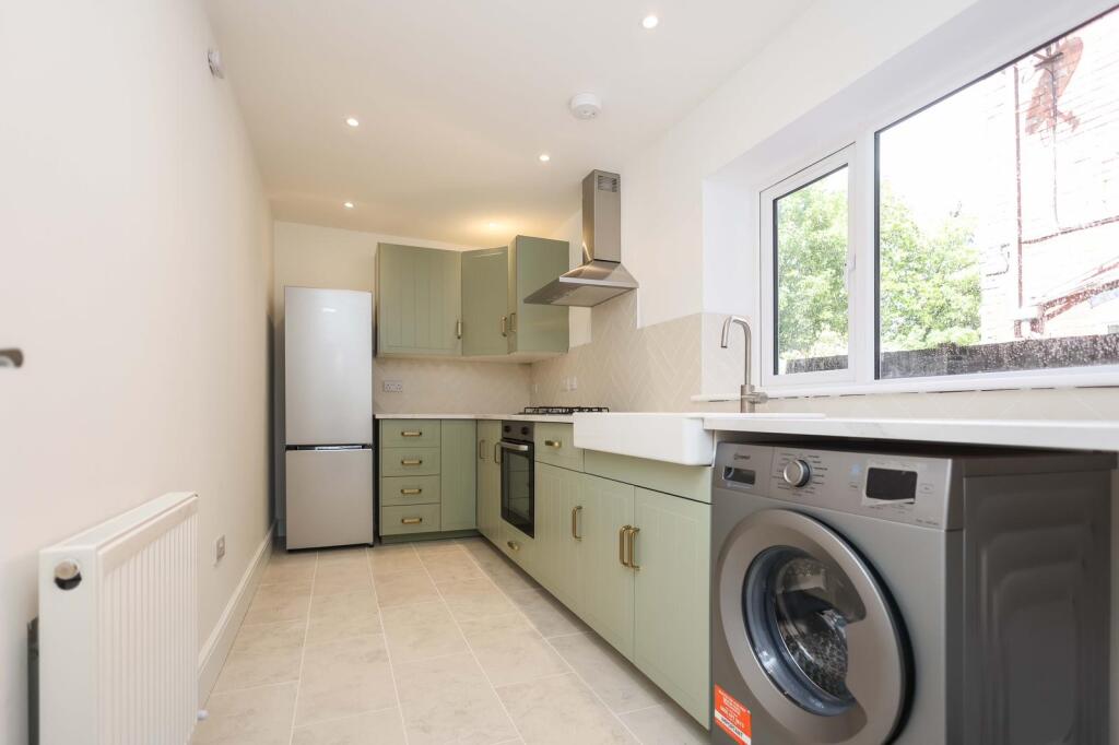 4 bed Mid Terraced House for rent in Smethwick. From Dixons Lettings - Bearwood